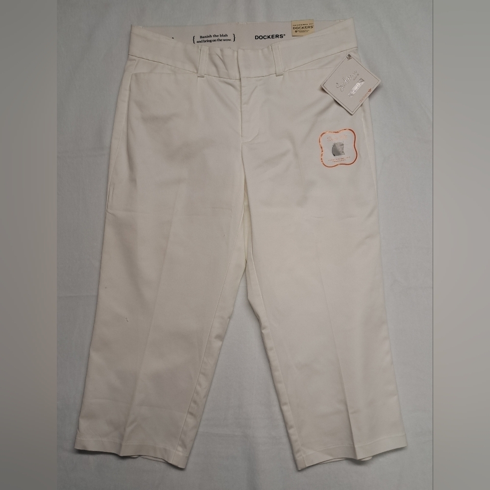 Dockers 8 Sateen Sure Fit Capri White Stretch Zipper Fly Clip & Button Closure